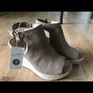 Summer wedge heel ☀️